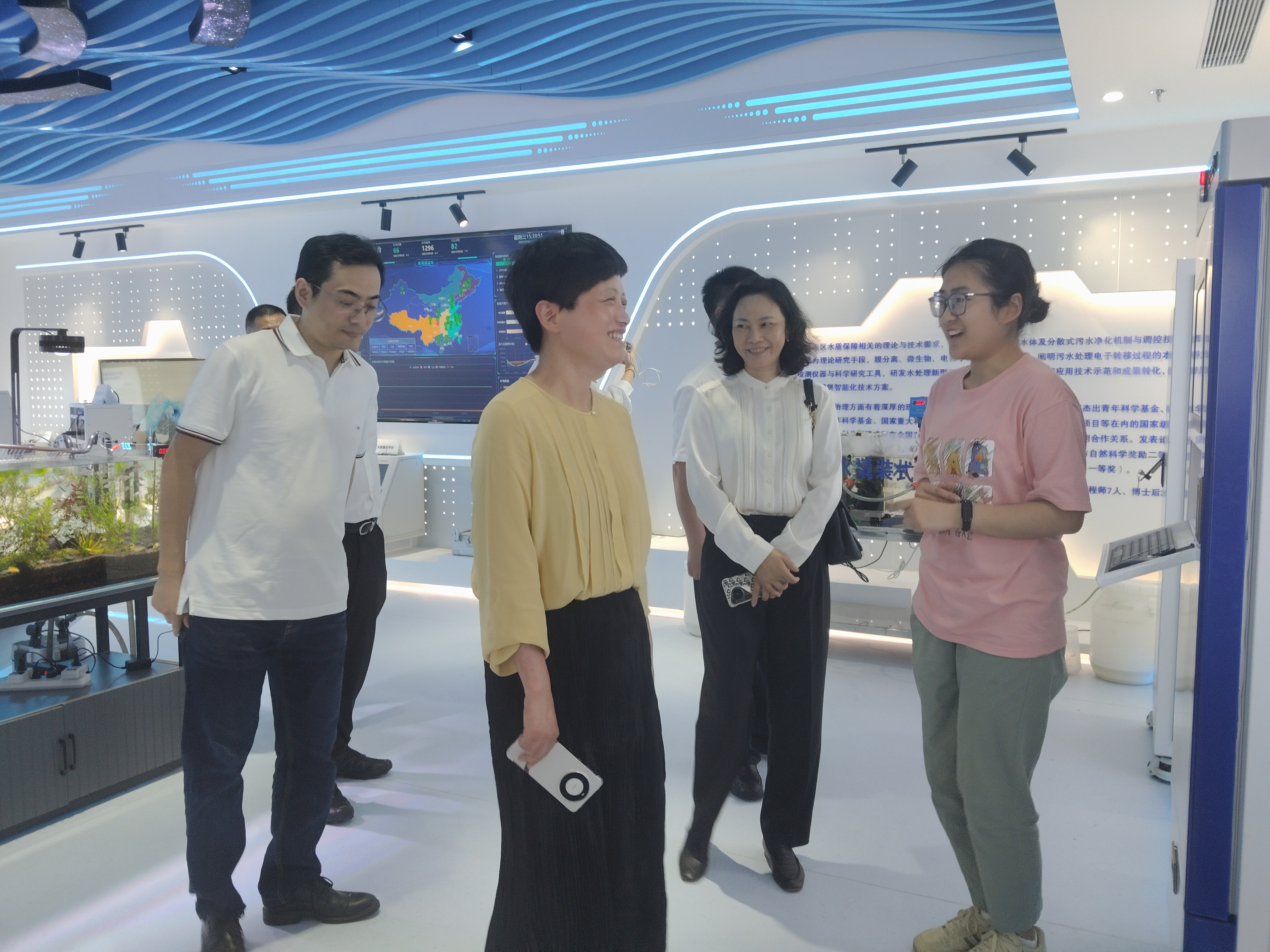 松江區(qū)人才局代表團(tuán)蒞臨我司儀器展廳 共促科技創(chuàng)新與產(chǎn)業(yè)發(fā)展